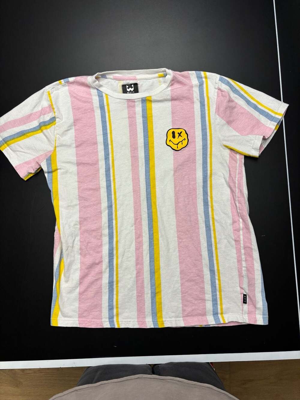 Wxyz T-Shirt Size M Smiley Face Striped Graphic